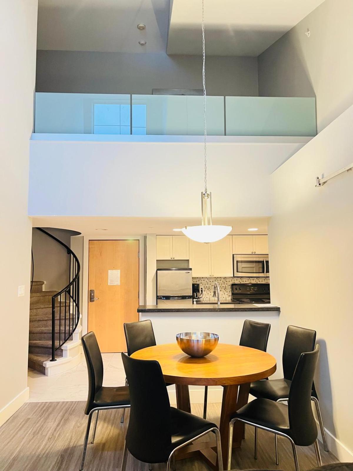 Tyndalstone Lodge 3 Bedroom In The Heart Of Village North Whistler Eksteriør bilde