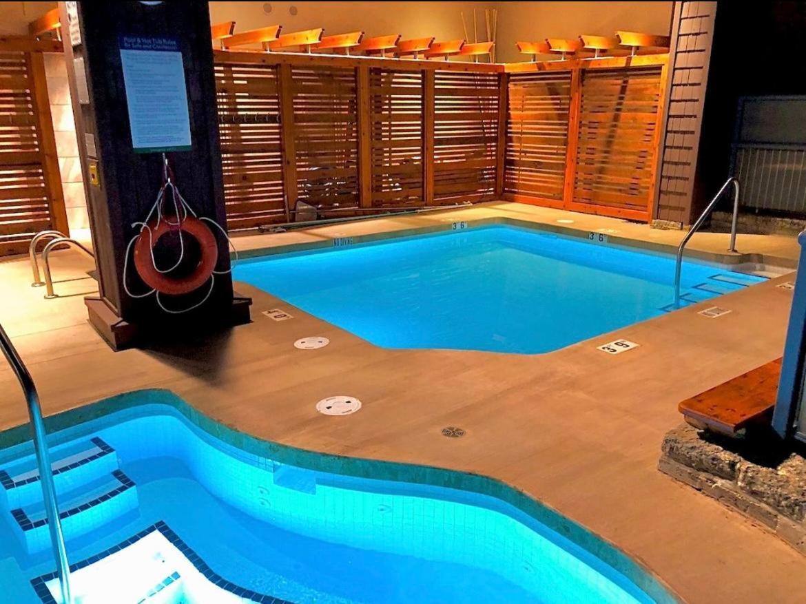 Tyndalstone Lodge 3 Bedroom In The Heart Of Village North Whistler Eksteriør bilde