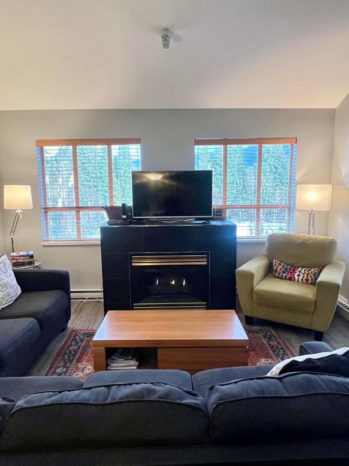 Tyndalstone Lodge 3 Bedroom In The Heart Of Village North Whistler Eksteriør bilde