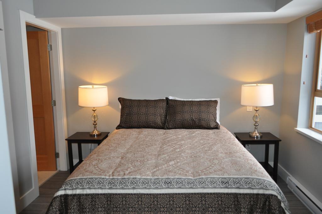 Tyndalstone Lodge 3 Bedroom In The Heart Of Village North Whistler Eksteriør bilde