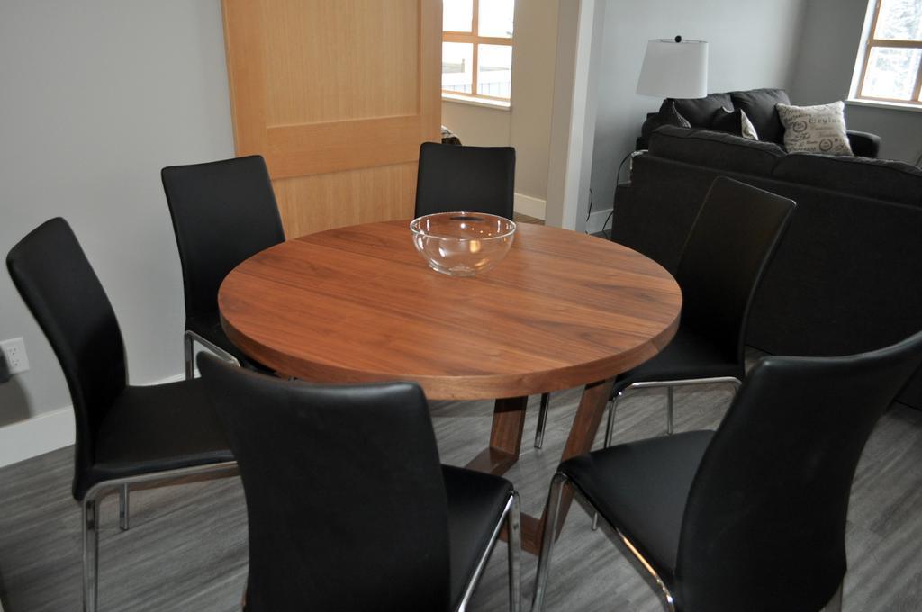 Tyndalstone Lodge 3 Bedroom In The Heart Of Village North Whistler Eksteriør bilde