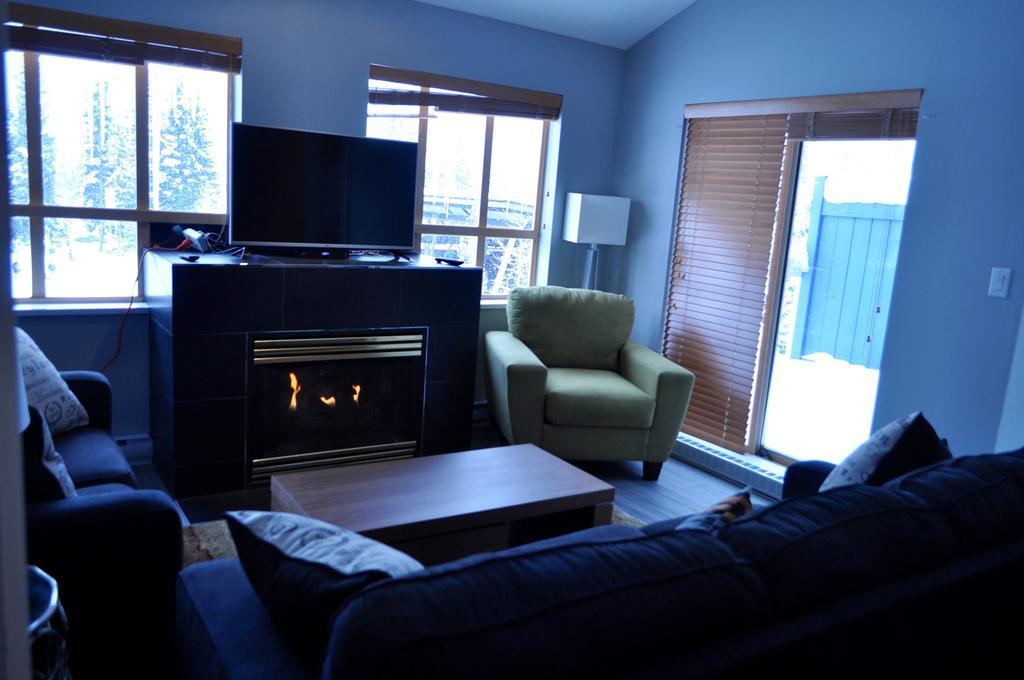 Tyndalstone Lodge 3 Bedroom In The Heart Of Village North Whistler Eksteriør bilde