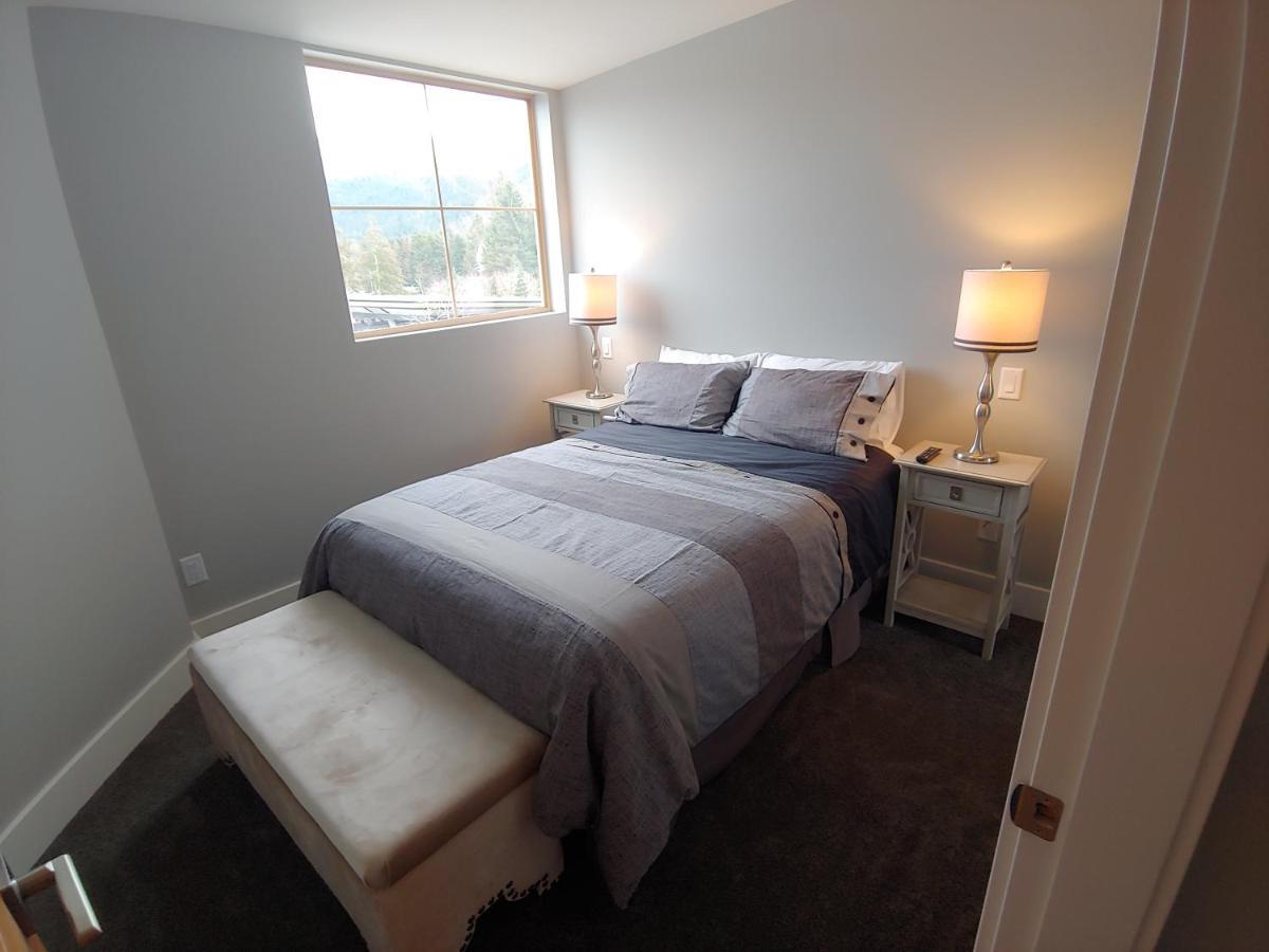 Tyndalstone Lodge 3 Bedroom In The Heart Of Village North Whistler Eksteriør bilde